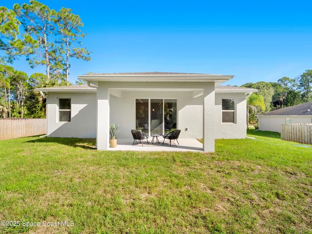 1320 Seabreeze Street SW, Palm Bay, FL 32908