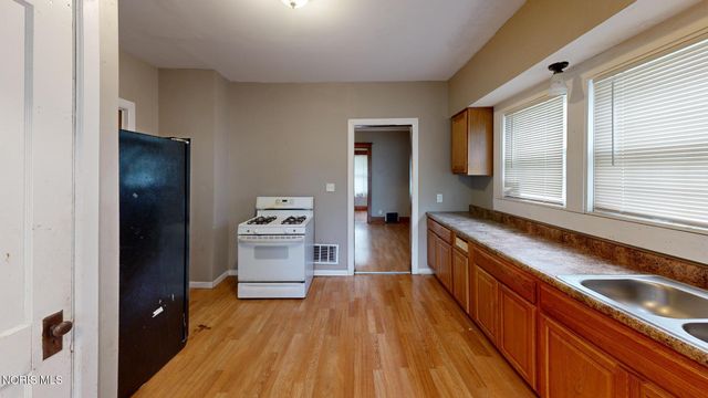 2118 Airport Highway, Toledo, OH 43609