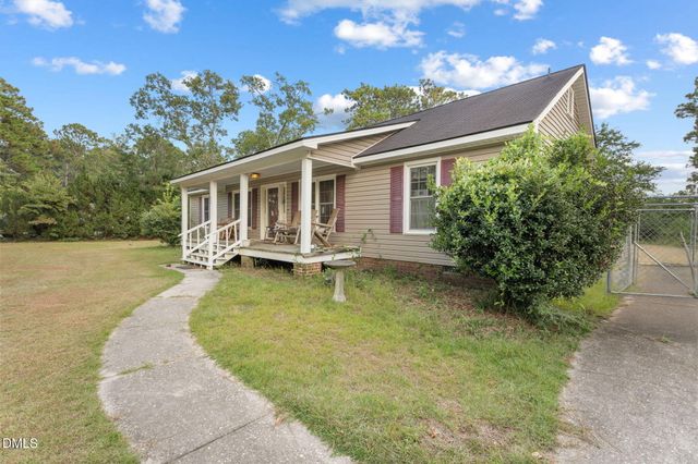 3523 Farm Circle Road, Fayetteville, NC 28306