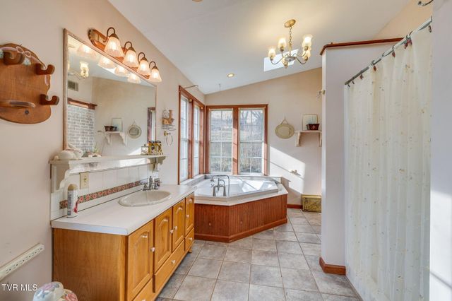 220 Treadway Trail, Jonesborough, TN 37659