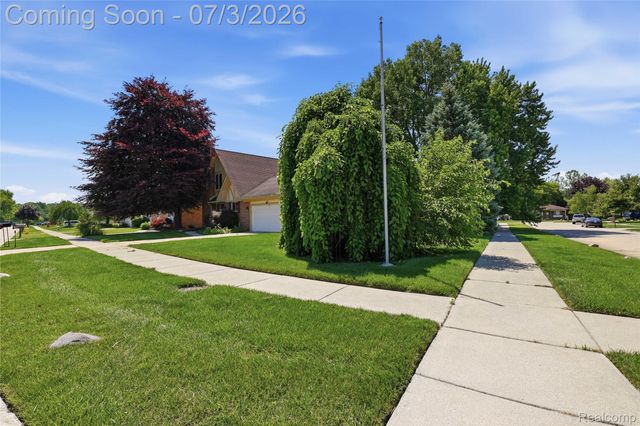 19714 Rosin Drive, Clinton Charter Township, MI 48038