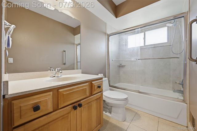 19714 Rosin Drive, Clinton Charter Township, MI 48038