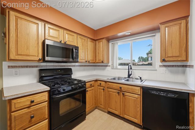 19714 Rosin Drive, Clinton Charter Township, MI 48038