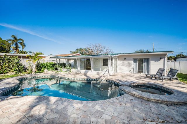 4320 HUNTINGTON STREET NE, St Petersburg, FL 33703