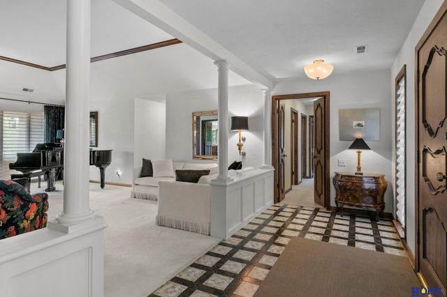 1918 Yorkshire Court, Lincoln, NE 68506