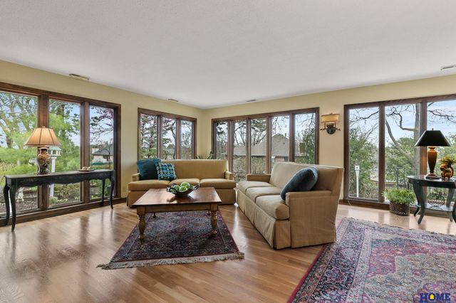 1918 Yorkshire Court, Lincoln, NE 68506