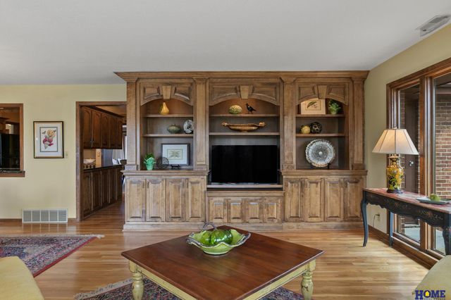 1918 Yorkshire Court, Lincoln, NE 68506