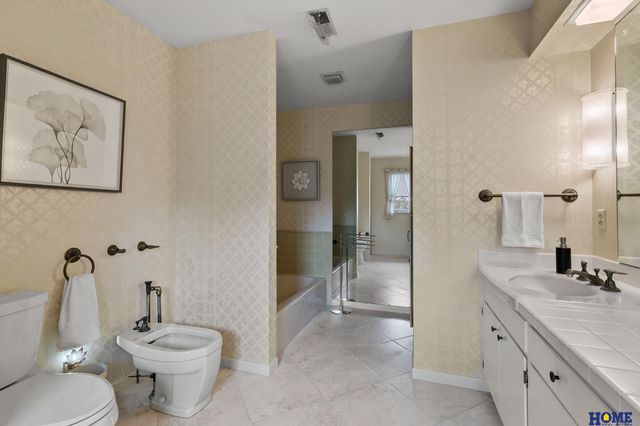 1918 Yorkshire Court, Lincoln, NE 68506