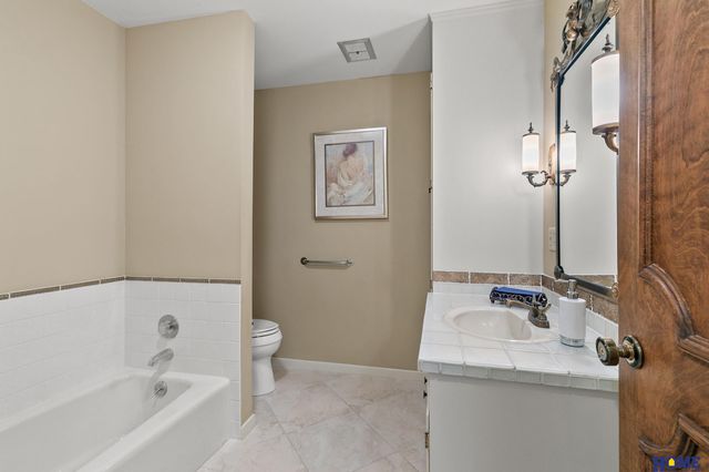 1918 Yorkshire Court, Lincoln, NE 68506