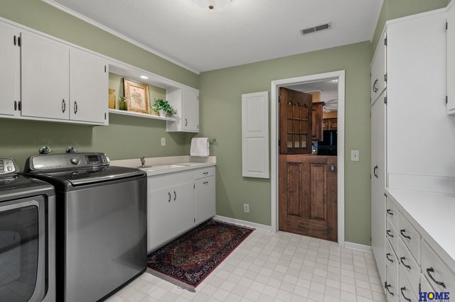 1918 Yorkshire Court, Lincoln, NE 68506