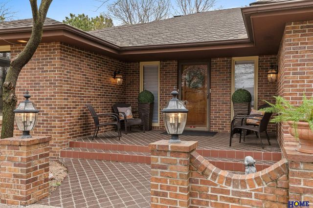 1918 Yorkshire Court, Lincoln, NE 68506