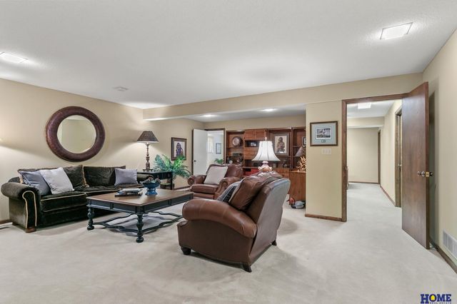 1918 Yorkshire Court, Lincoln, NE 68506