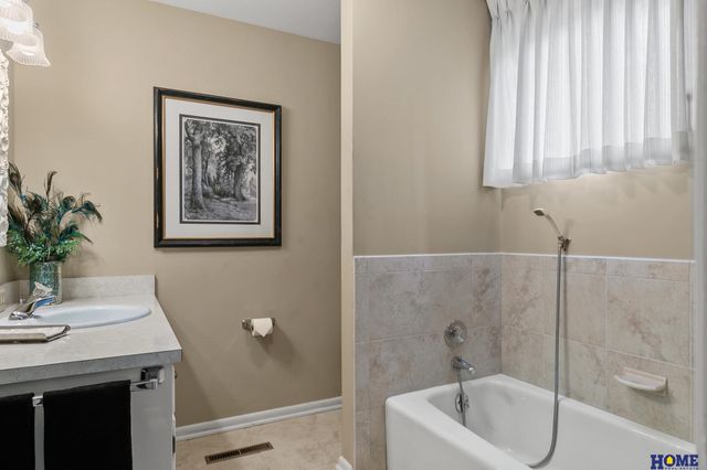 1918 Yorkshire Court, Lincoln, NE 68506