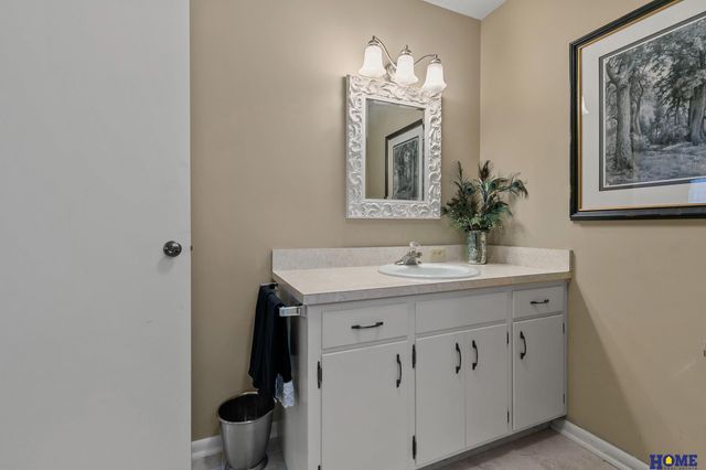 1918 Yorkshire Court, Lincoln, NE 68506