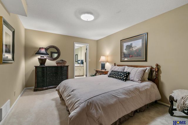 1918 Yorkshire Court, Lincoln, NE 68506