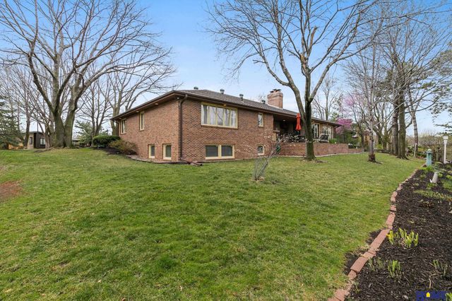 1918 Yorkshire Court, Lincoln, NE 68506