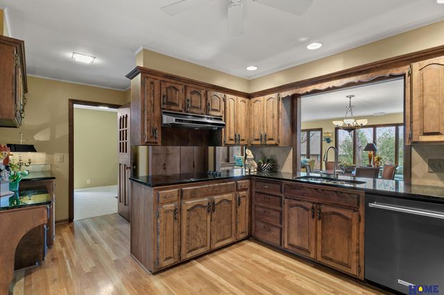 1918 Yorkshire Court, Lincoln, NE 68506