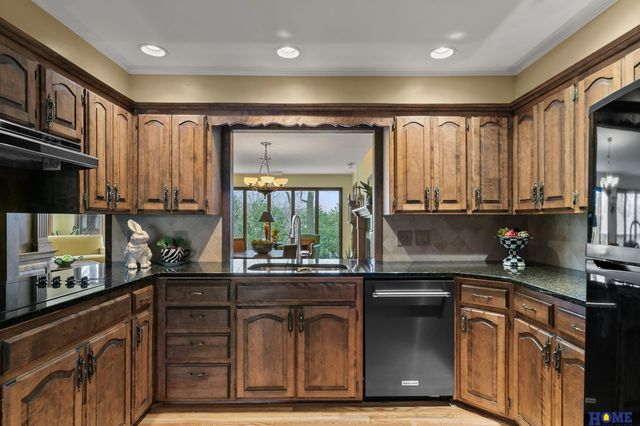 1918 Yorkshire Court, Lincoln, NE 68506