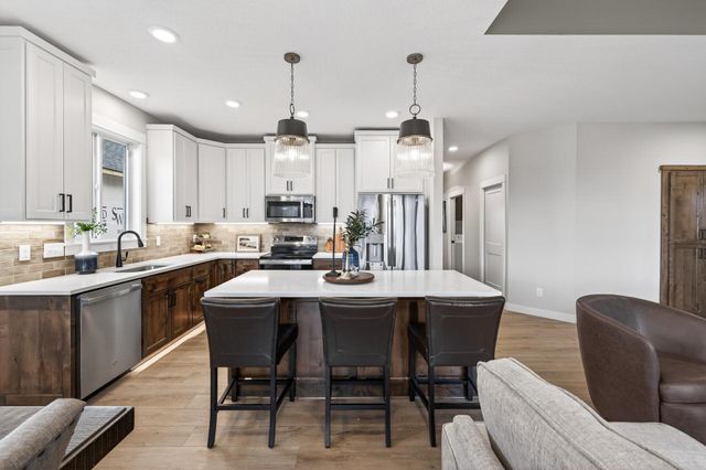 1201 Honeysuckle Lane, Cambridge, MN 55008