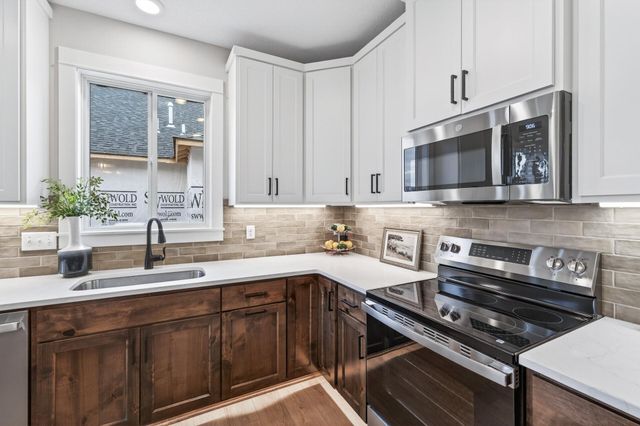 1201 Honeysuckle Lane, Cambridge, MN 55008