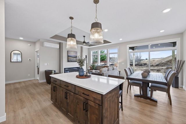 1201 Honeysuckle Lane, Cambridge, MN 55008