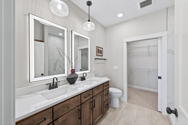 1201 Honeysuckle Lane, Cambridge, MN 55008