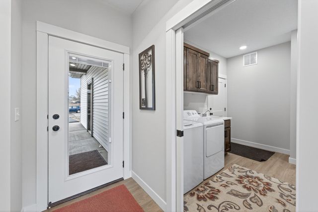 1201 Honeysuckle Lane, Cambridge, MN 55008