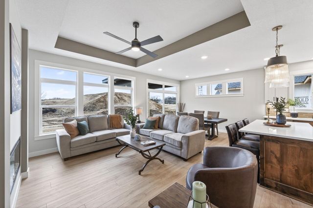 1201 Honeysuckle Lane, Cambridge, MN 55008