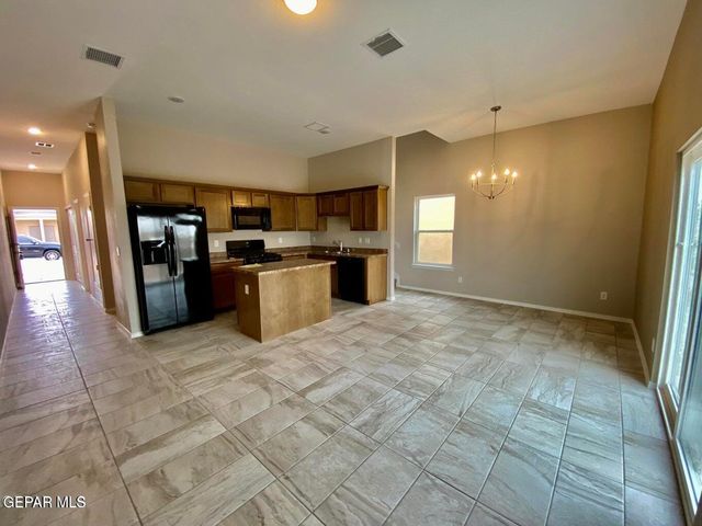715 HC Gilbert Minjares Drive B, Socorro, TX 79927