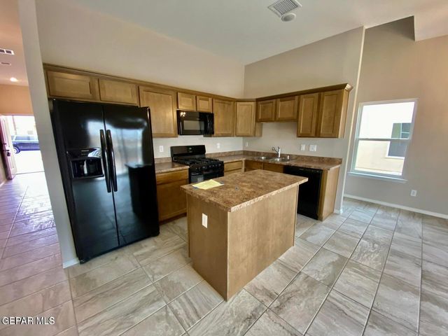 715 HC Gilbert Minjares Drive B, Socorro, TX 79927