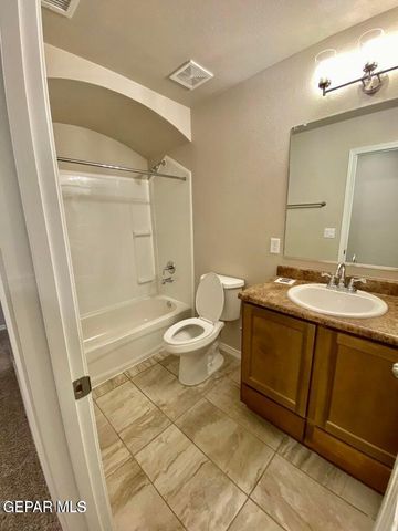715 HC Gilbert Minjares Drive B, Socorro, TX 79927