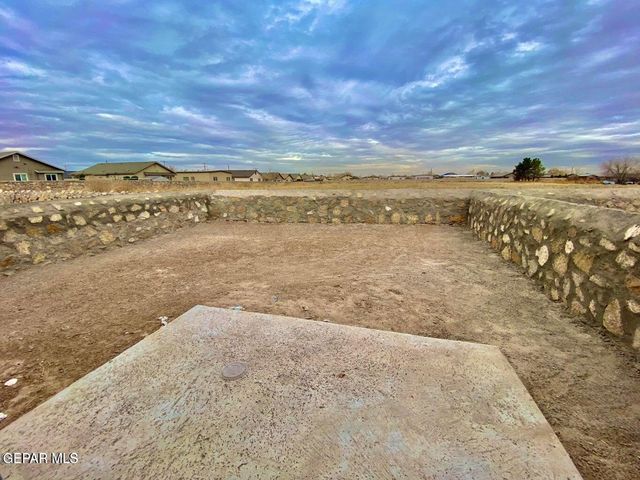 715 HC Gilbert Minjares Drive B, Socorro, TX 79927
