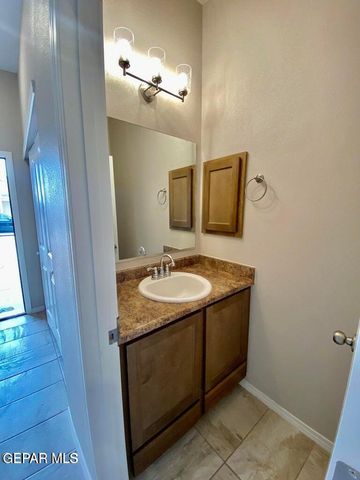 715 HC Gilbert Minjares Drive B, Socorro, TX 79927