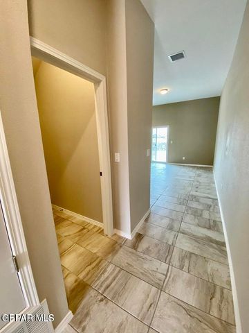 715 HC Gilbert Minjares Drive B, Socorro, TX 79927