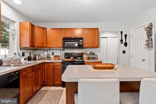 602 BRISBAIN LN, Enola, PA 17025