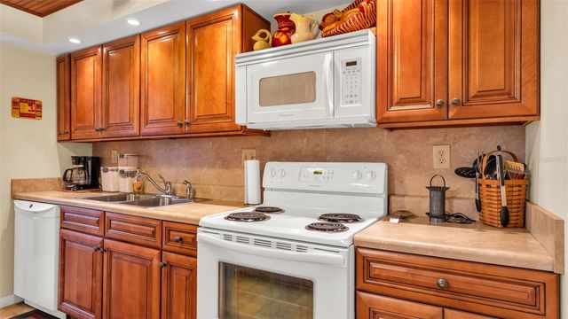 1130 N LAKE PARKER AVENUE C321, Lakeland, FL 33805