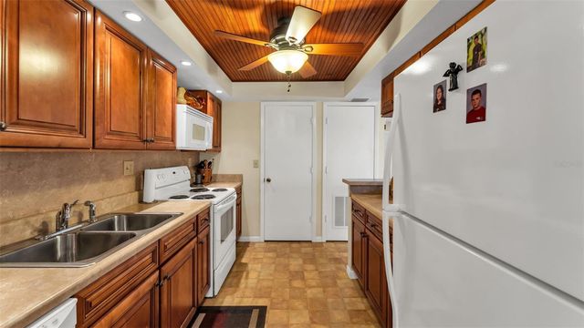 1130 N LAKE PARKER AVENUE C321, Lakeland, FL 33805