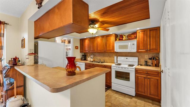 1130 N LAKE PARKER AVENUE C321, Lakeland, FL 33805