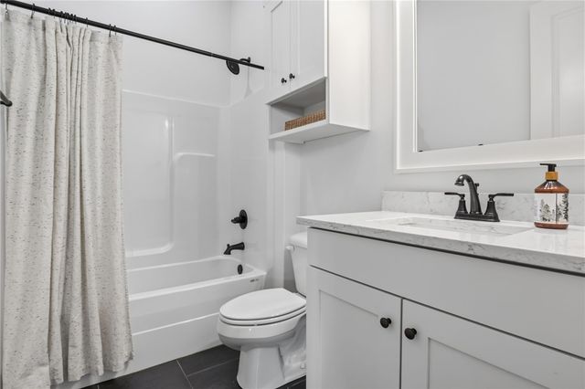 5615 S 58th Street, Rogers, AR 72758