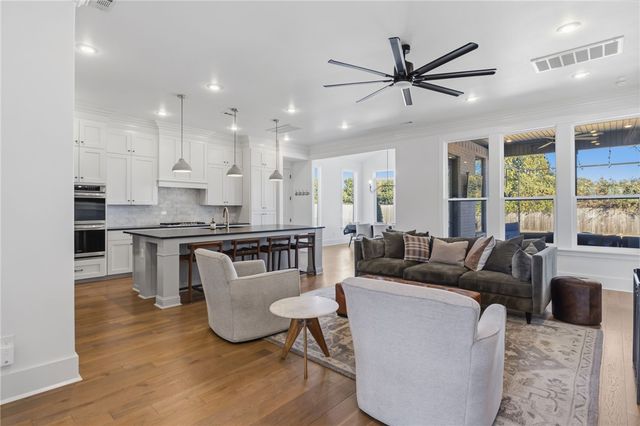 5615 S 58th Street, Rogers, AR 72758