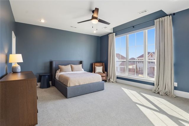 5615 S 58th Street, Rogers, AR 72758