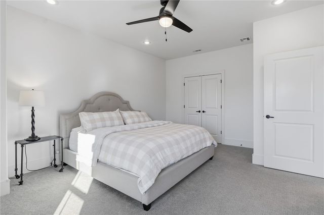 5615 S 58th Street, Rogers, AR 72758