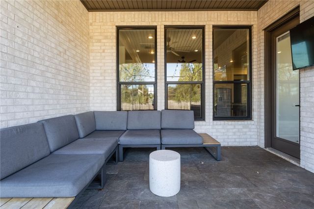 5615 S 58th Street, Rogers, AR 72758