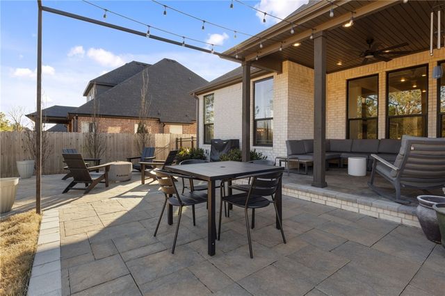 5615 S 58th Street, Rogers, AR 72758