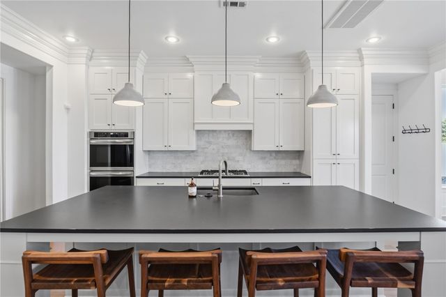 5615 S 58th Street, Rogers, AR 72758