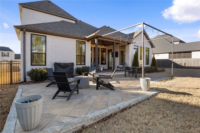 5615 S 58th Street, Rogers, AR 72758