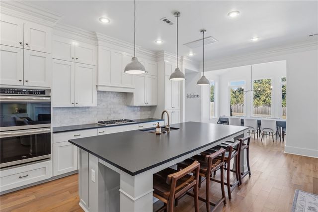 5615 S 58th Street, Rogers, AR 72758