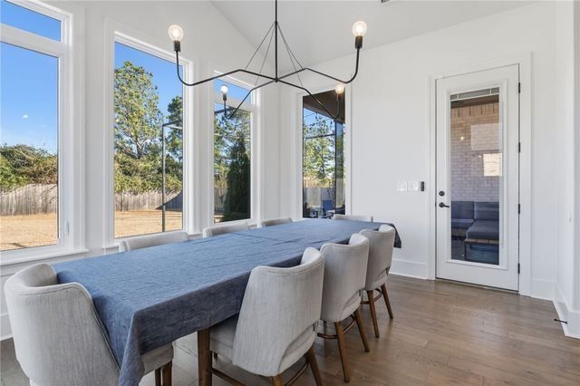 5615 S 58th Street, Rogers, AR 72758