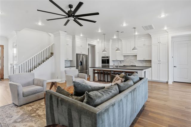 5615 S 58th Street, Rogers, AR 72758