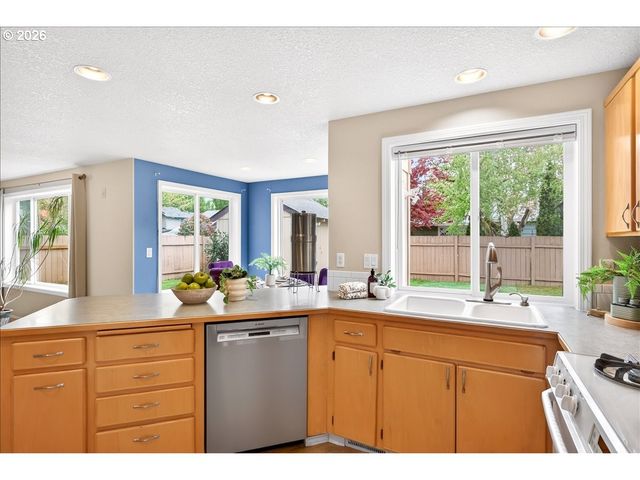 3039 Ne 1ST Ct, Hillsboro, OR 97124